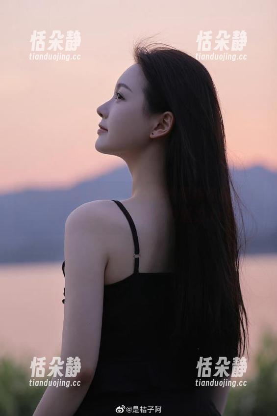 Xiuren秀人网 - 小兔纯纯花嫁作品大公开，分享她独特的婚纱魅力.txt