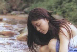 Xiuren秀人网 – 小热巴的眼镜私房写真，打破常规邂逅时尚与个性.txt