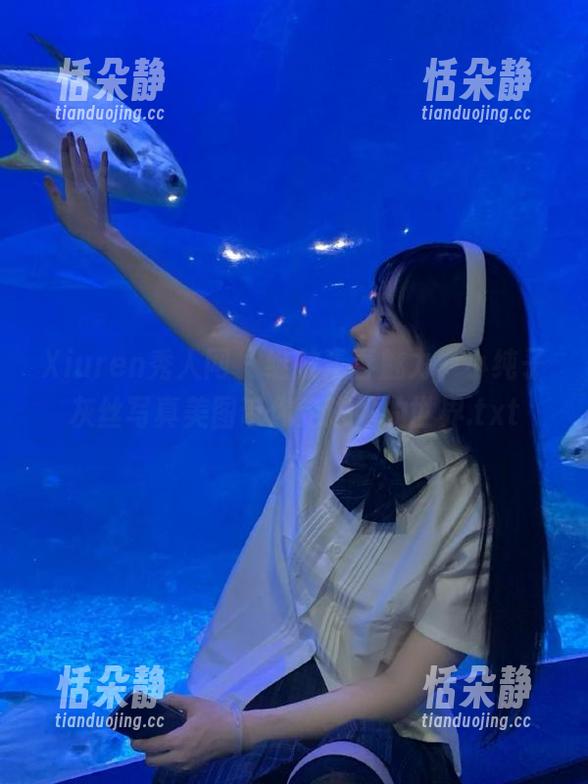 Xiuren秀人网-小纯子 Xiuren秀人网 - 绽放青春魅力,小纯子灰丝写真美图带你走进她的世界.txt