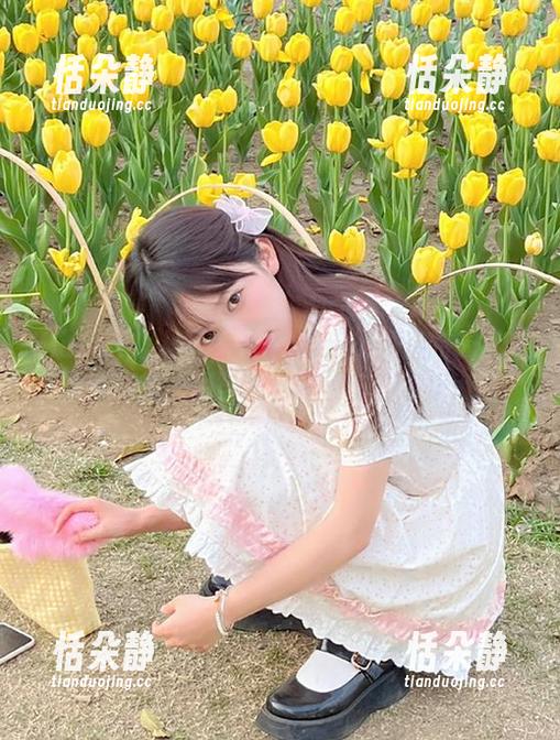 Xiuren秀人网 - 木木hanna圣诞特辑：丰富多彩的原图与图包带来节日快乐.txt