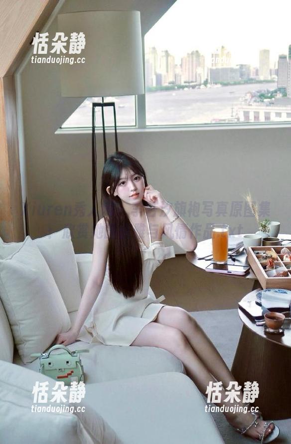 Xiuren秀人网 - 李若汐旗袍写真原图集：欣赏她的优雅与风情作品.txt