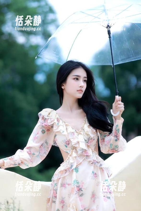 Xiuren秀人网 - 杨晨晨的迷人魅惑：性感秘书OL眼镜美女原图壁纸导览.txt