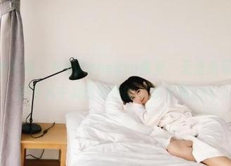 Xiuren秀人网 – 梦娜Vanessa教室，无圣光写真系列：在平凡中发现独特的灵感与美.txt