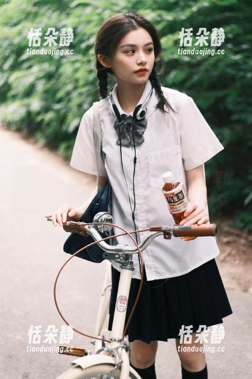 Xiuren秀人网 - 清水美嘉与毛衣的深情对话：写真图包记录下的温馨瞬间.txt