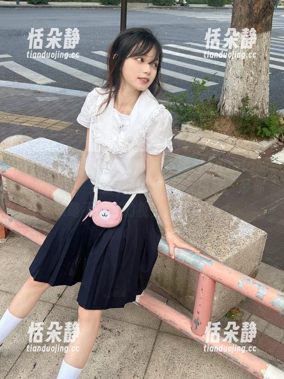 Xiuren秀人网 - 解密玛鲁娜Manuela的艺术秘密，免费下载她的写真原图，带你领略不一样的视觉盛宴！.txt