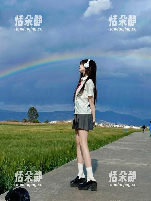 Xiuren秀人网 - 水手服梦幻写真：金纯一原图壁纸带你体验清新魅力.txt
