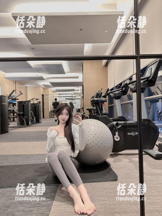 YouMi尤蜜荟 - Angela小热巴女王写真作品集最新更新：感受她无限的艺术魅力.txt