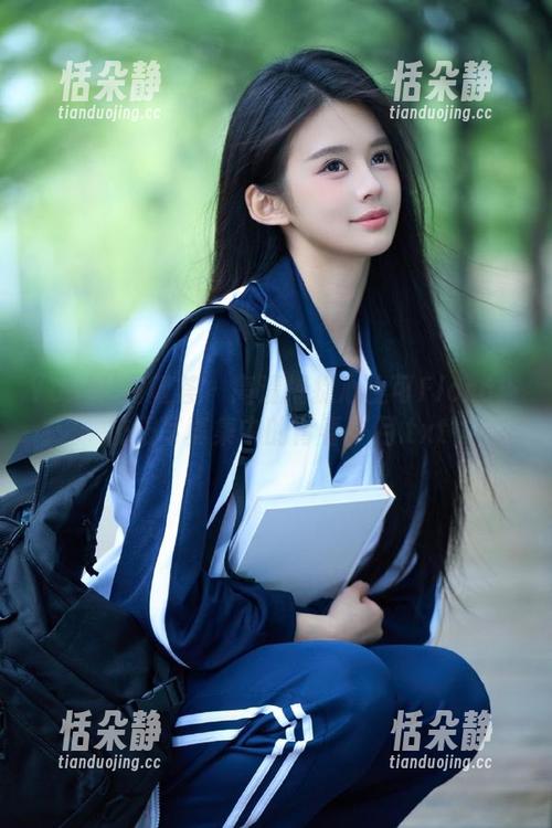 YouMi尤蜜荟-心上可Flora YouMi尤蜜荟 - 高清捕捉心上可Flora:校服写真集中的青春岁月.txt