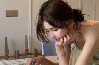 ZinieQ的创意定制：探索JaneDoe的写真世界，感受独特图片的魅力！.txt