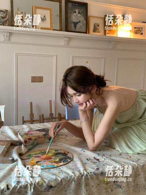 ZinieQ的创意定制：探索JaneDoe的写真世界，感受独特图片的魅力！.txt