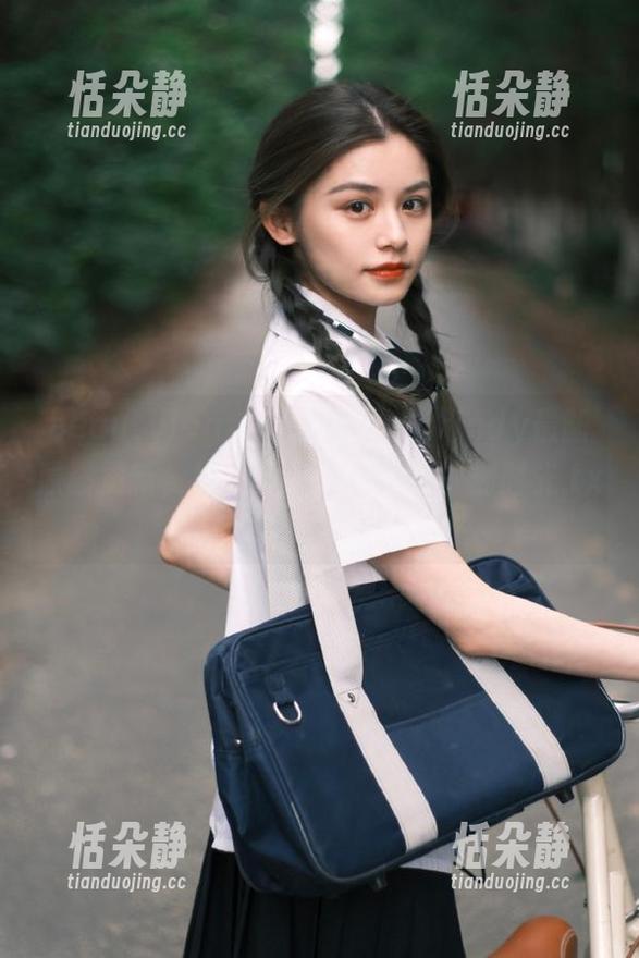 beautyleg-Brindy beautyleg - 泳装艺术:Brindy最新原图更新,捕捉夏日梦幻的每一刻时光.txt