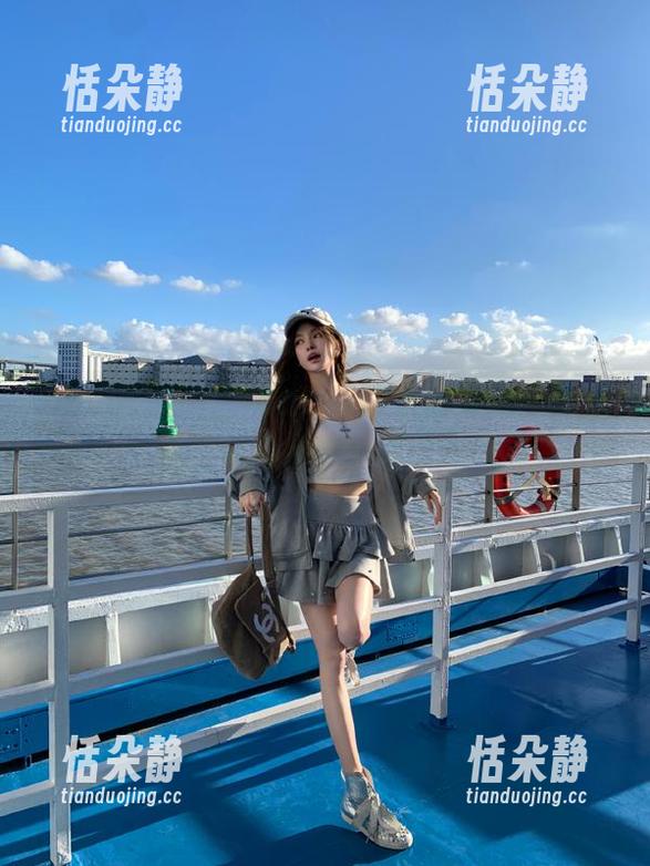 beautyleg - Cathy的灰丝写真：图册中绽放的每一个瞬间.txt