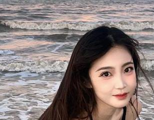 beautyleg – 让人忍不住想吐槽的林瑞瑜女友作品集原图，真的是太迷人了！.txt