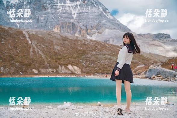 coser衣衣 coser衣衣蕾丝写真大揭秘,cos界的时尚新宠儿登场.txt