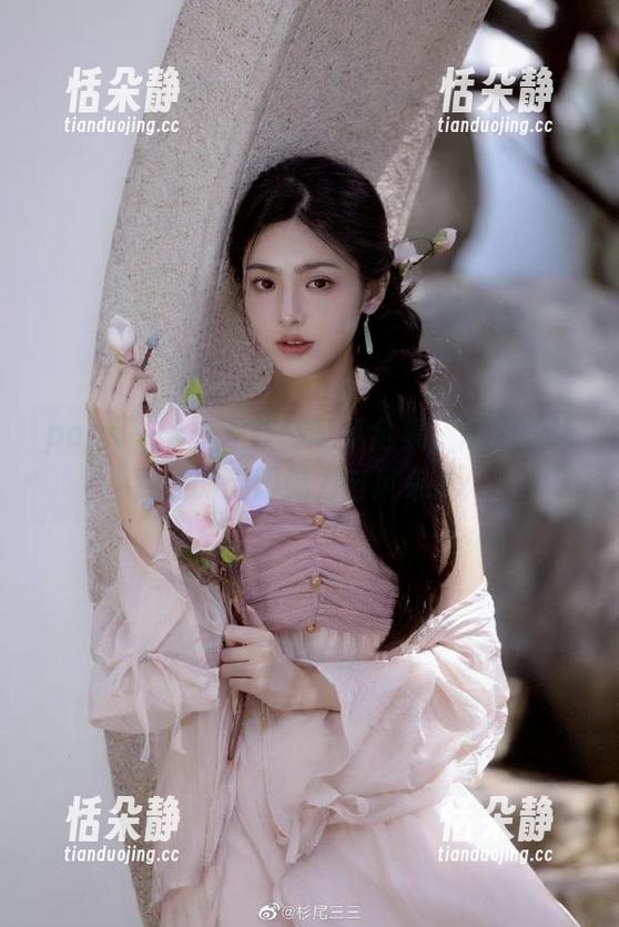 pans - 卡卡职业装写真全集：展示职场女性的无限魅力与风采.txt