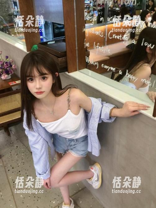 pans - 探索夏涵高清网袜写真分享，感受她的个性与态度.txt
