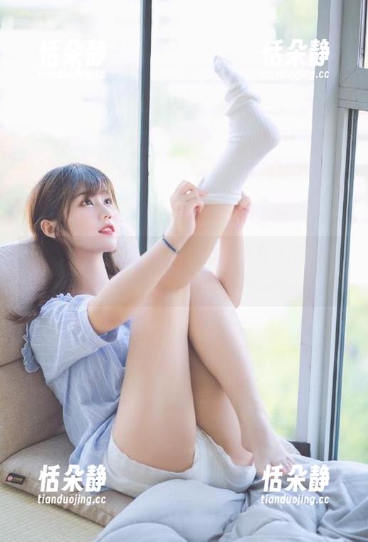 pans - 畅游夏日：小柔无圣光泳衣写真让你沉醉其中.txt