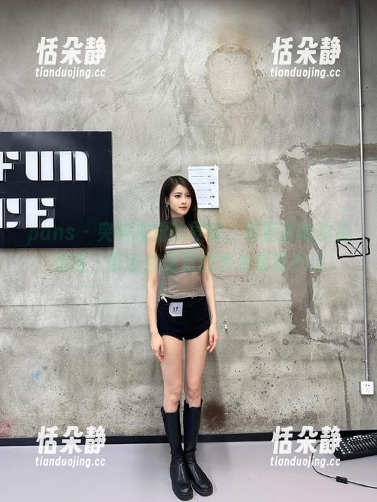 pans - 突破视觉的界限，紫萱丝袜作品精选，带给你无尽的艺术享受.txt