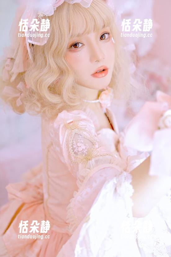 partycat轰趴猫 - 独特定制制服，杨晨晨sugar写真作品中的魅力图片.txt