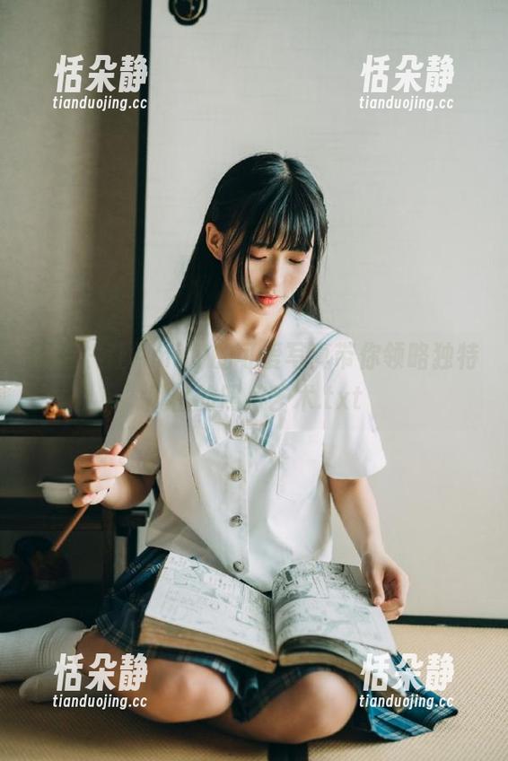 丽柜 - 让Amily的可爱写真带你领略独特风格的照片艺术.txt
