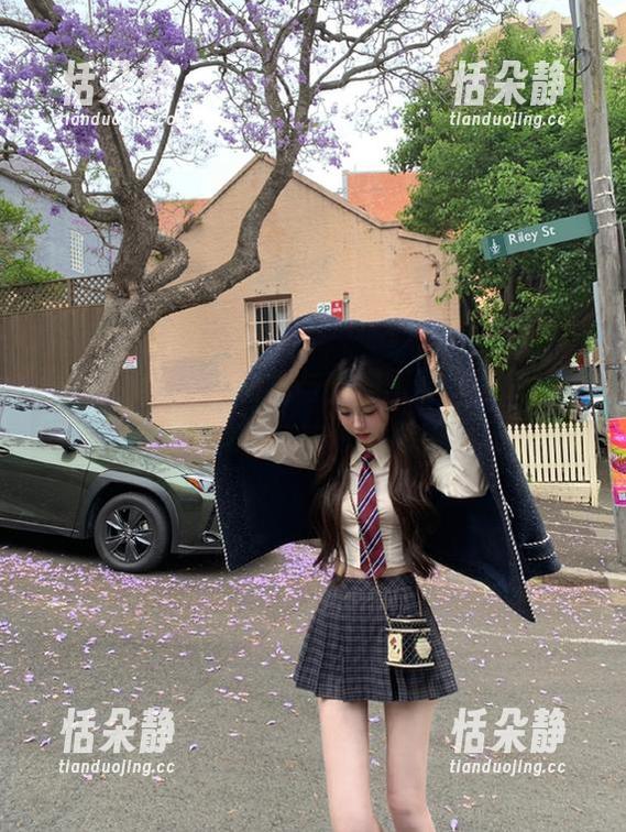 丽柜 - xilly的白裙与高清写真，展现出她独特的风格与艺术气息！.txt