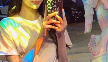 丽柜 – 在线欣赏佳怡泳衣美图，心动不如行动，一起来感受吧！.txt