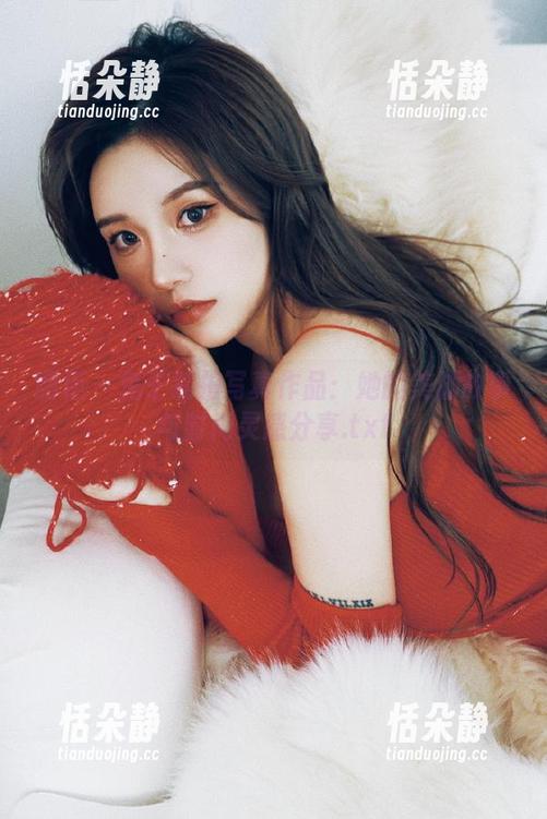 丽柜 - 兔子私拍写真作品：她的美脚故事与时尚灵感分享.txt