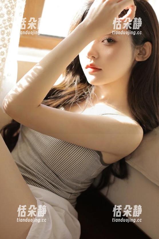 丽柜 - 探秘心心的高清写真：裤里丝背后的故事与灵感.txt