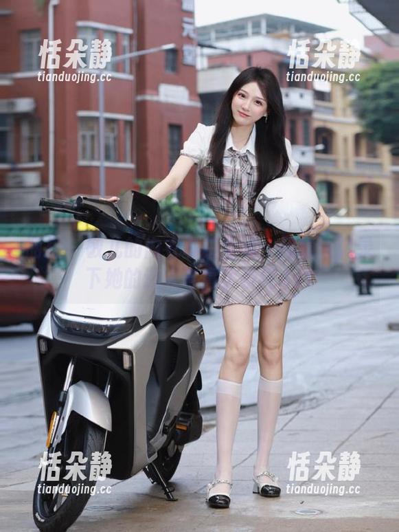 丽柜 - 敏儿的内衣私拍全集：用镜头记录下她的迷人与真实瞬间.txt