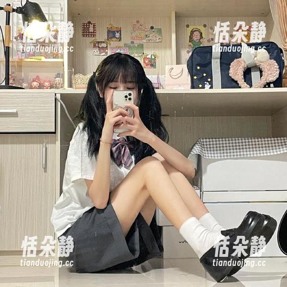 丽柜 - 释放青春气息，文欣的私拍图集带你走入美足的绚丽世界！.txt