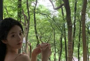 丽柜 – 最新写真集：“柒柒JK”的多面魅力，跨越季节的浪漫印记！.txt