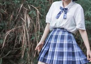 丽柜 – 潘潘旗袍写真系列：每一组套图都散发着古典优雅的气息.txt