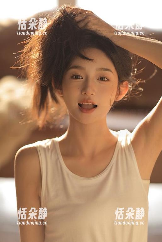 丽柜-潼潼 丽柜 - 潼潼的水手服写真资源,仿佛置身于校园的梦幻时光.txt