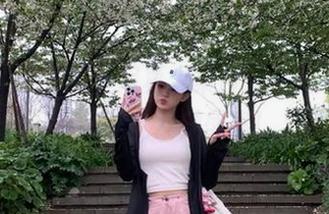 丽柜 – 英子黑丝写真大集合，在线高清呈现，带你享受视觉盛宴！.txt