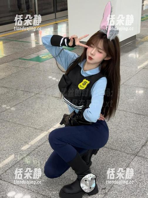 丽柜 - 解锁钟晴黑丝的时尚密码：精美写真套图合集尽在其中.txt