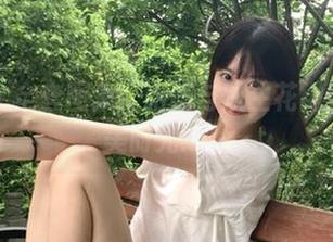 丽柜 – 全套图集：阳阳与双生花闺蜜的甜美时光.txt