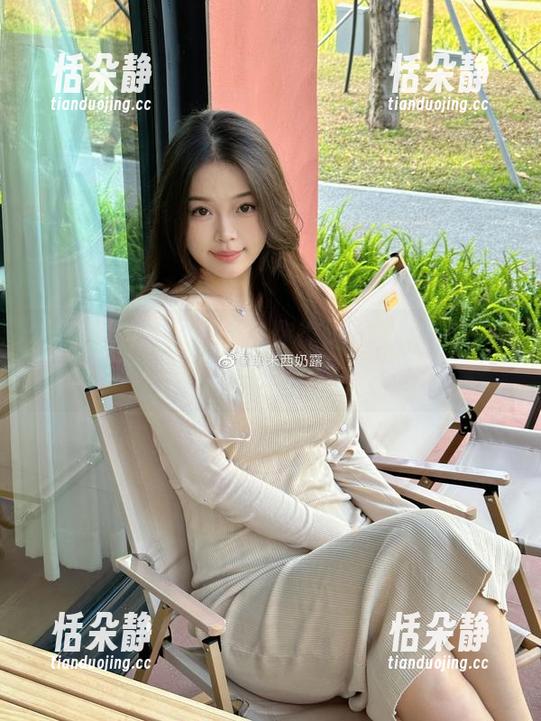 走在时尚前沿，探秘你烨烨高跟鞋COS写真原图的魅力.txt