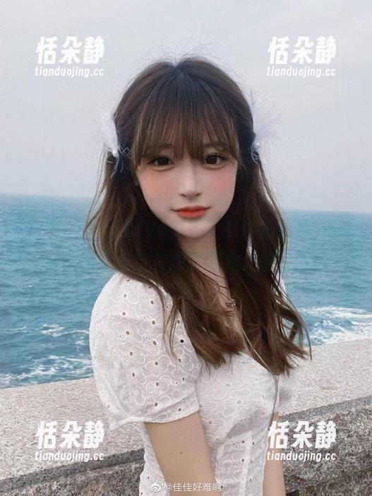跟随“佳佳酱ovo姐姐”的私拍合集，一起解锁欢乐与美丽的双重体验！.txt
