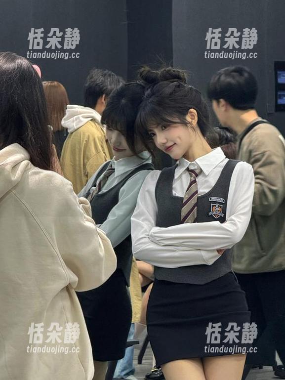 克拉女神-依娜丝 克拉女神 - 每一帧都是艺术:依娜丝制服主题的美图与照片欣赏.txt