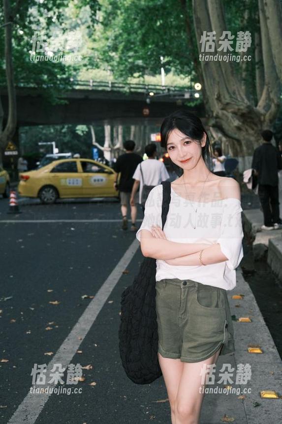 克拉女神 - 吕佳女神私密写真作品：图库中每一幅都讲述着她的动人故事.txt