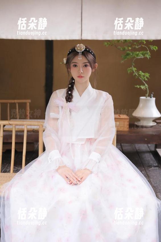 克拉女神 - 一起在线探索熙妍的校服美图，感受那份纯真与可爱的气息吧！.txt
