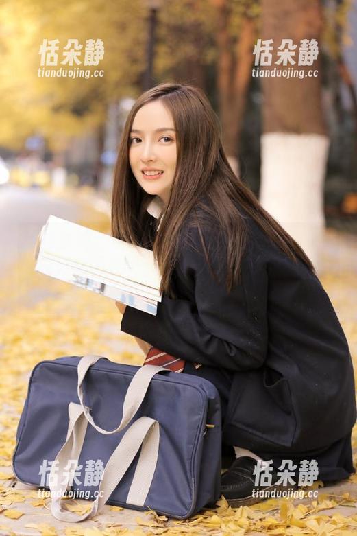 克拉女神 - 瑞莎与棉袜的情缘：细腻柔和的摄影套图合集，温暖每一个审美瞬间.txt