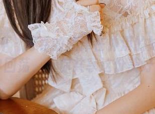克拉女神 – 青春的旋律在钟淇的妹妹写真图集中回荡，与你共享这份美好！.txt