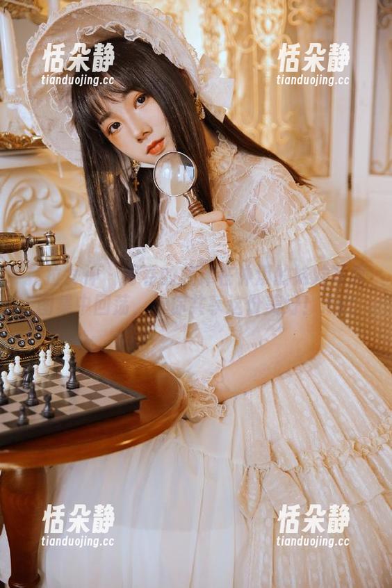 克拉女神 - 青春的旋律在钟淇的妹妹写真图集中回荡，与你共享这份美好！.txt