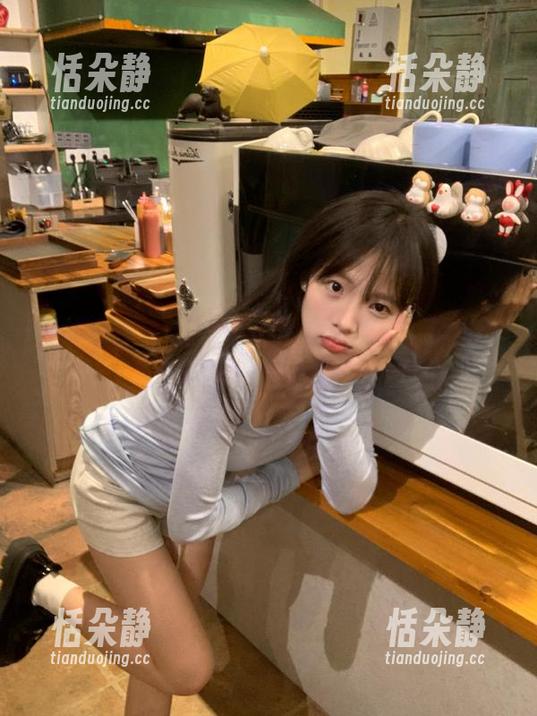 克拉女神 - 走进颖儿的美腿世界，精选作品集带给你视觉盛宴.txt