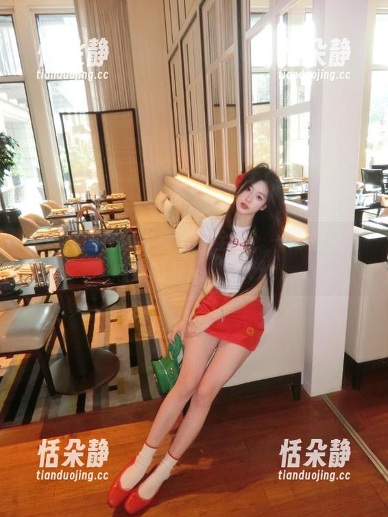 兔玩映画忧郁少女写真全集，一场视觉与心灵的双重盛宴.txt