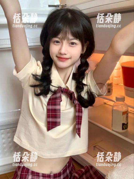 快来体验兔玩映画定制水手服，细腻图片呈现青春的每个侧面.txt