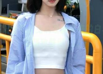 漫步在阳光中，兔玩映画带来的白裙美图与精致壁纸.txt