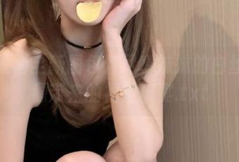 兔玩映画全新图包：尽享妹妹的白丝袜资源带来的视觉盛宴.txt