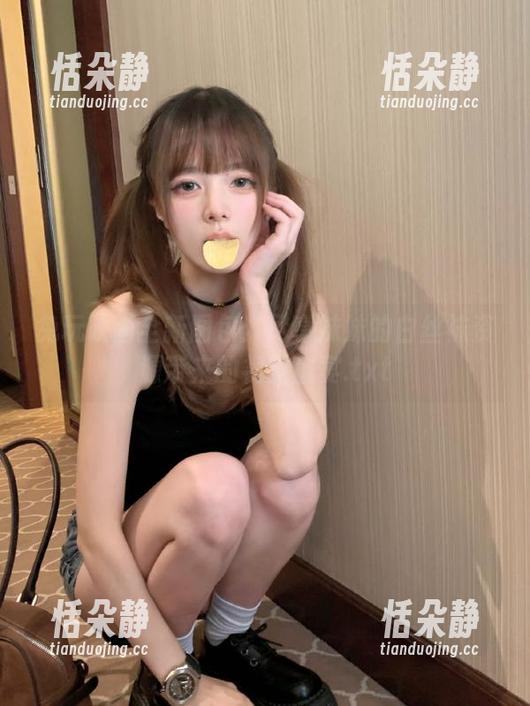 兔玩映画全新图包：尽享妹妹的白丝袜资源带来的视觉盛宴.txt